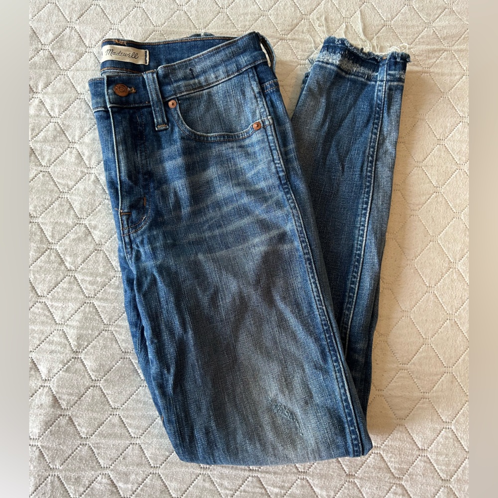 Madewell Raw Edge 9” Skinny Jeans in Distressed Medium Wash - Sz 28
